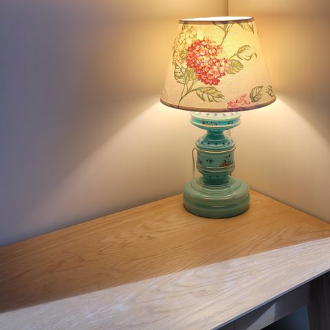 Nydelig bordlampe