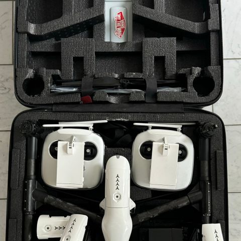 DJI Inspire 1 med masse utstyr.