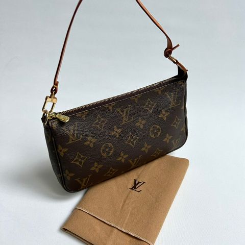 LOUIS VUITTON Monogram Pochette Accessoires