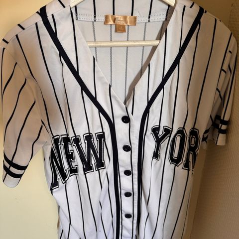 NEW YORK  Button Down Jersey Women