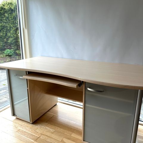 Solid skrivepult / skrivebord med glass