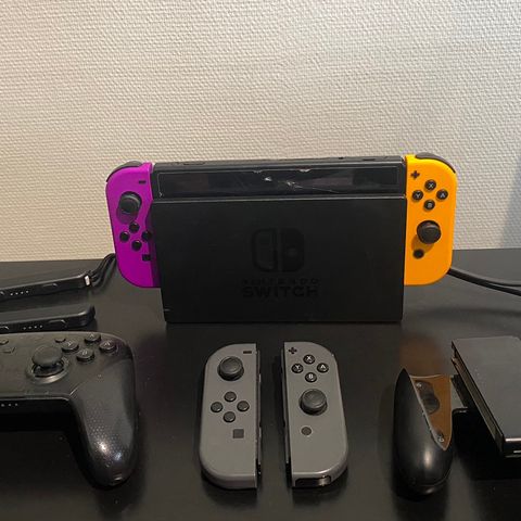 Nintendo Switch med 5 kontrollere i god stand