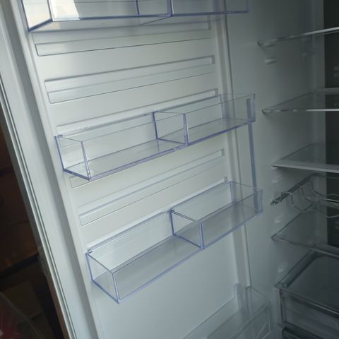 Lite brukt kjøleskap 186 cm høyt 55 cm bred