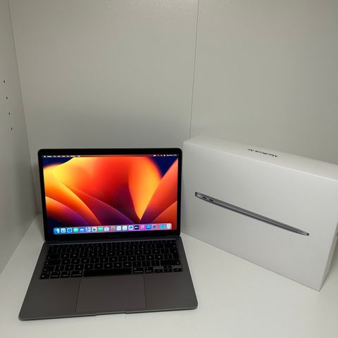 TILNÆRMET STRØKEN MACBOOK AIR 13’ M1 2020 256GB 93%🔋(SPACE-GRAY)MED KVITTERING!