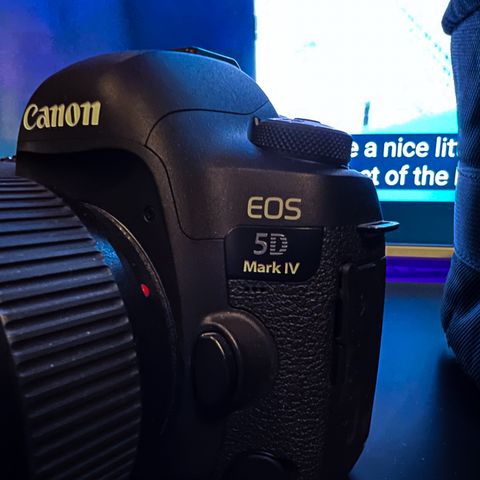 Canon 5D mark iv med 24-105. Kun 9% Shutter Count.