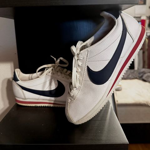 NIKE CLASSIC CORTEZ WHITE MIDNIGHT NAVY GYM RED TRAINERS