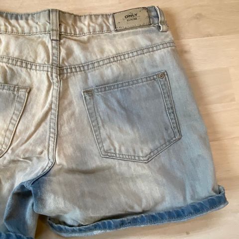 Only shorts str 28(30)