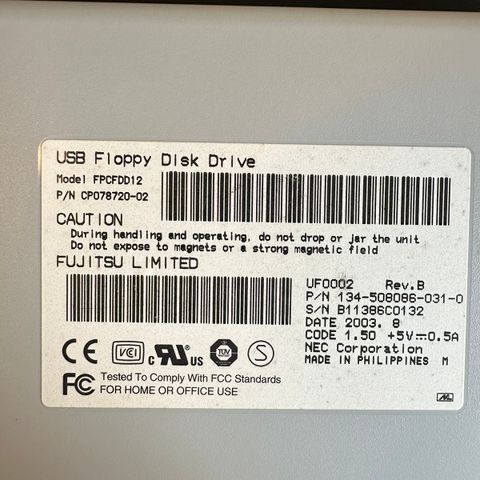 USB Floppy Disk Drive, kan sendes.