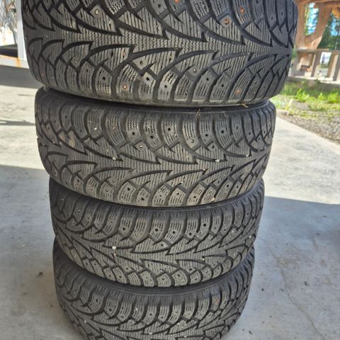 4 Hankook Vinterdekk 205/55R16 selges samlet