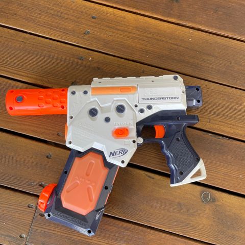 NERF Super Soaker Thunderstorm  Batteridrevet vannpistol. Kr 150,-