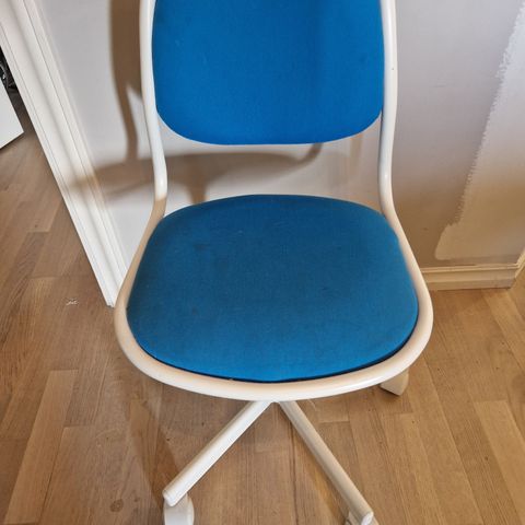 Blå kontorstol fra Ikea