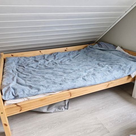 Enkelt seng (130x200cm)