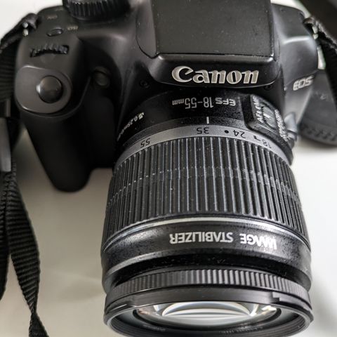 Canon EOS 1000D med ekstra linse, blitz, lader og veske.  Som nytt.