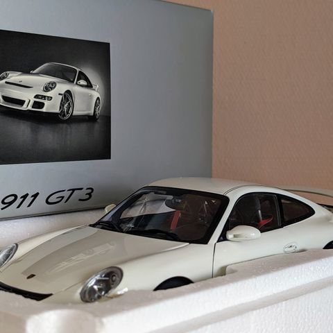 1:18 AUTOart Porsche 911 (997) GT3 2007