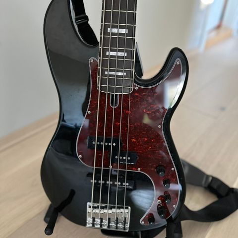 Sire P7 5-strengs bass