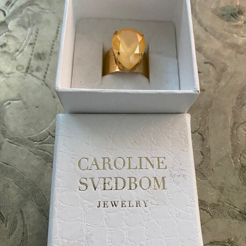 Caroline Svedbom - Classic Drop Ring