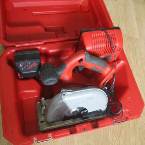 MILWAUKEE 28V Metallsirk.sag+Drill+batt/lad/koff-kr. 1 700.-