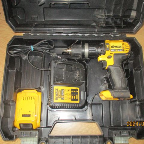 18V DEWALT SlagDrill med.Batt./Lad/Koff--kr.900.-