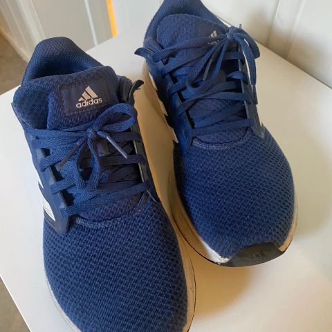 Adidas joggesko