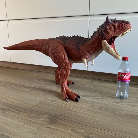 Jurassic World Dino Escape 99 cm - Super Colossal Carnotaurus Toro