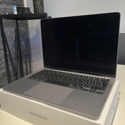 MacBook Air M1 2020 (kjøpt august 2021)