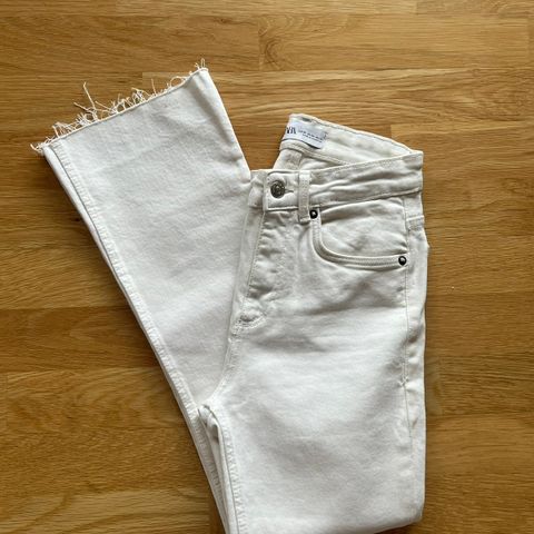 Hvit jeans