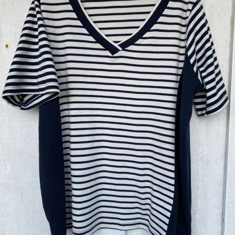 Stripet blå/hvit T-skjorte fra LauRie, str.XXL🌀
