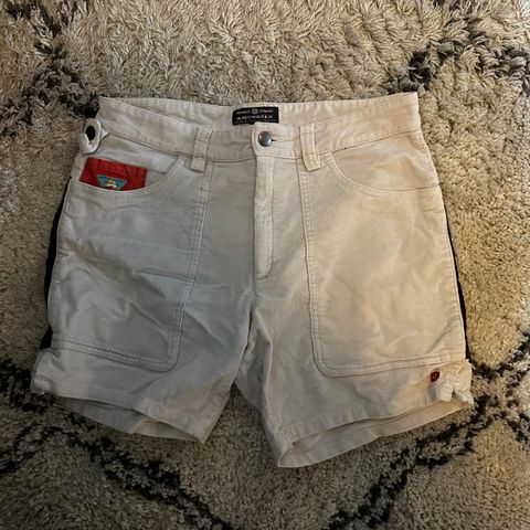Amundsen offwhite/tan shorts