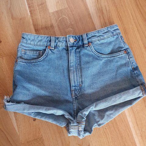 Monki denim shorts str 27