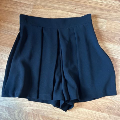 Svart shorts/skjørt fra Zara