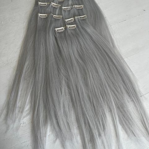 Clip on hair extensions 60 cm