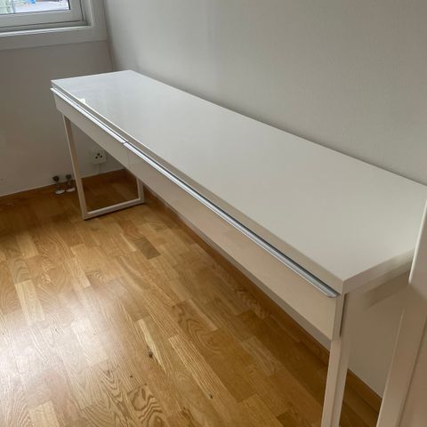 Smalt avlastnings-/skrivebord fra Ikea