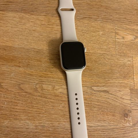 Lite brukt Apple Watch serie 8 45 mm selges