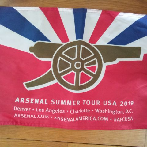Sjeldent Flagg, ARSENAL  SUMMER TOUR USA 2019, 31 x 48 cm,  selges