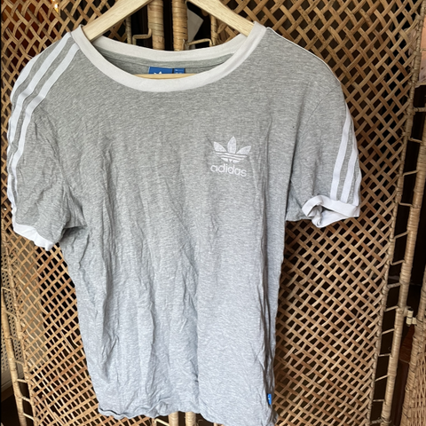 T-skjorte fra Adidas originals strl m