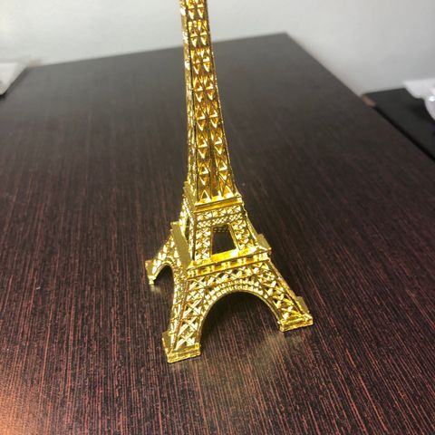 Liten Gullfarvet Eiffeltårnet