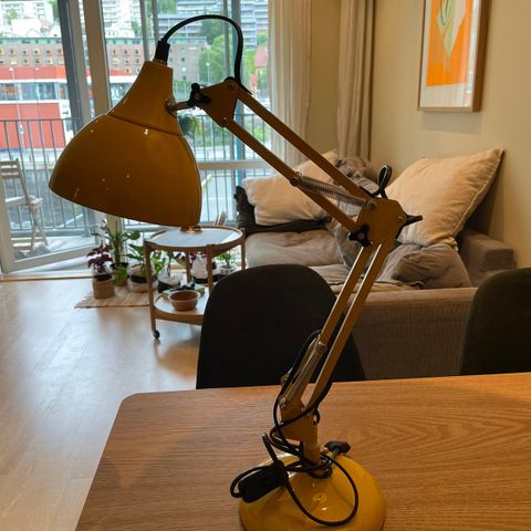 Praktisk bordlampe