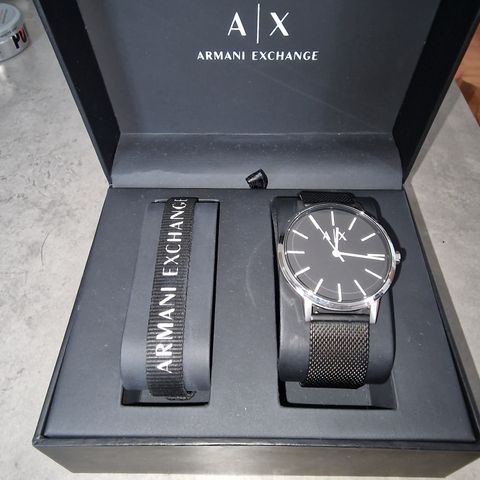 Armani Klokke