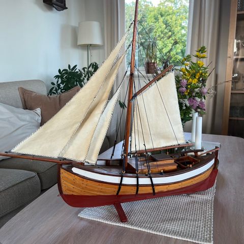 Vakker og elegant båtmodell - håndlaget i Norge