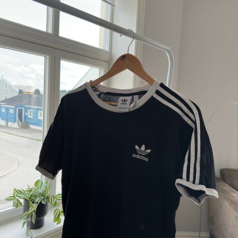 T-skjorte fra adidas