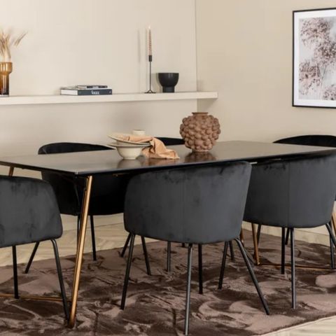 Spisebord med eller uten stoler