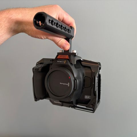 Blackmagic Pocket Cinema Camera 6K Pro med cage