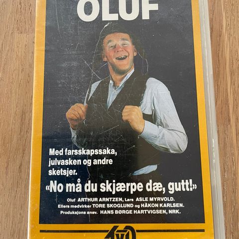 VHS-kassett « No må du skjærpe dæ gutt» m/Oluf