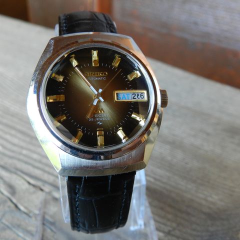 SVÆRT SPESIELL SEIKO LM SPECIAL 25 JEWELS BPH 28800 CAL.52 TIGER EYE SKIVE 1973