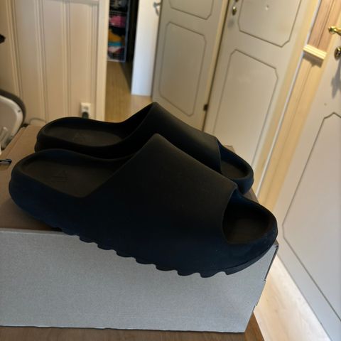 Yeezy slides onyx str 46