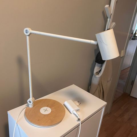 IKEA skrivebordslampe med lading