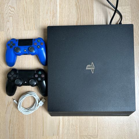 PlayStation 4 Pro 1TB med 2 kontroller