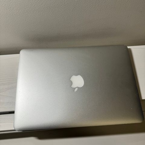 Macbook Air (13-inch, 2017)