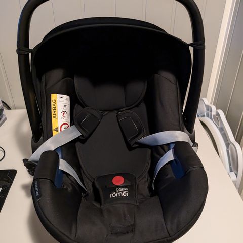 Britax Baby-Safe² i-Size babybilstol med 2 baser