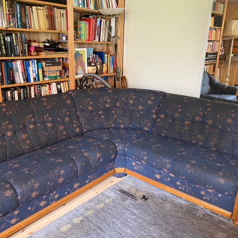 Hjørnesofa selges kr 1000,-